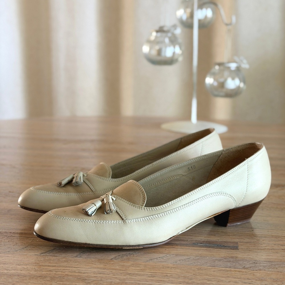 Amalfi by Rangoni Dore Cream Leather Tassel Loafers Low Heel Italy Womens 10 AAA
